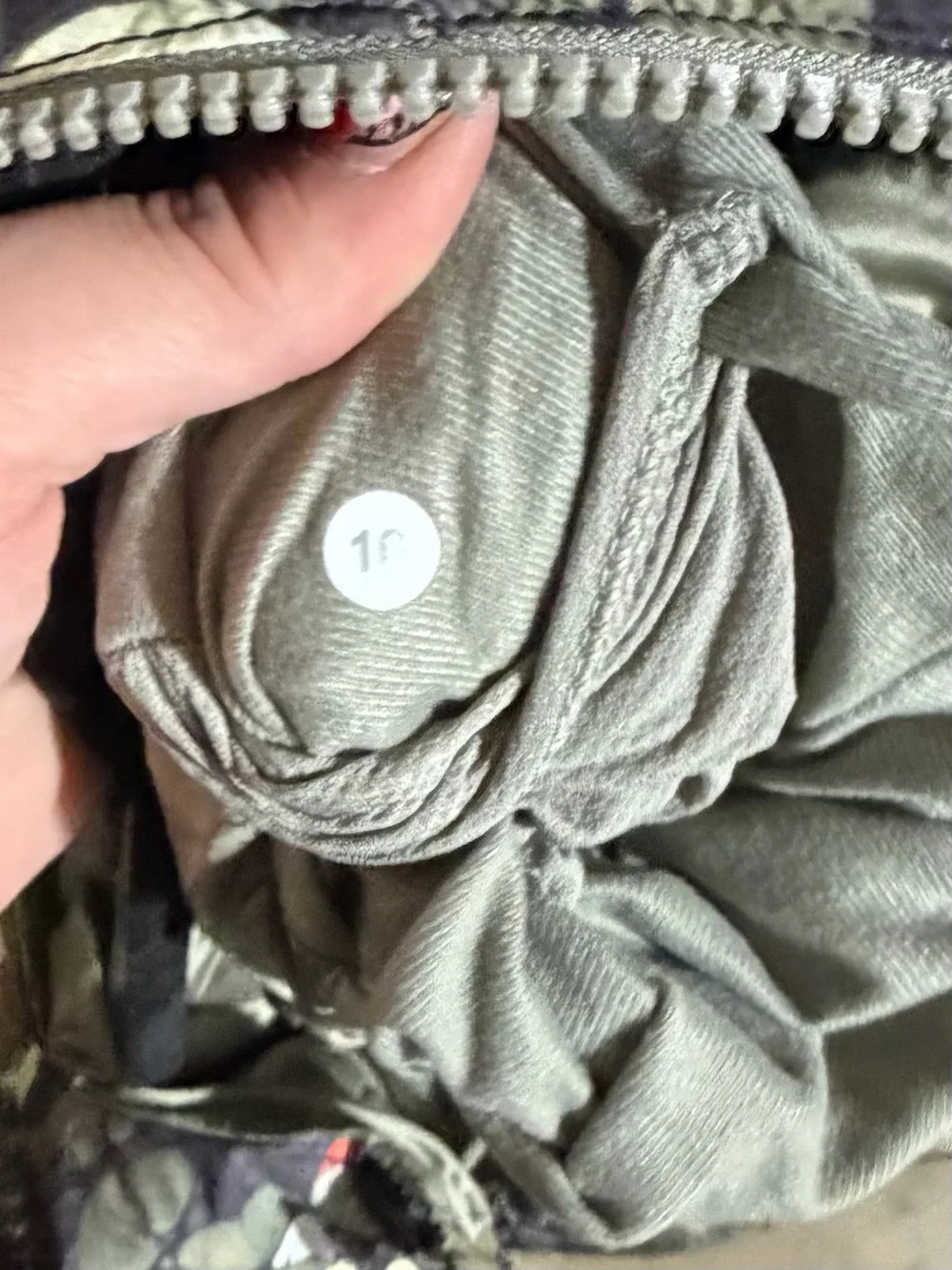Lululemon – The Fluffiest Vest So Fly Butterfly Alarming Red Green – Sz. 10